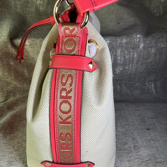 Michael Kors Red and Cream Shoulder Bag - Picture 2 of 10